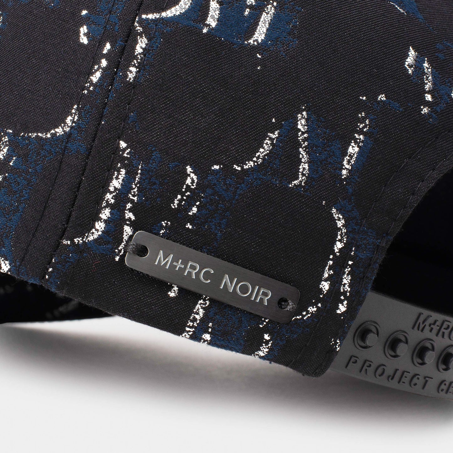 Jacquard monogram blazon hat